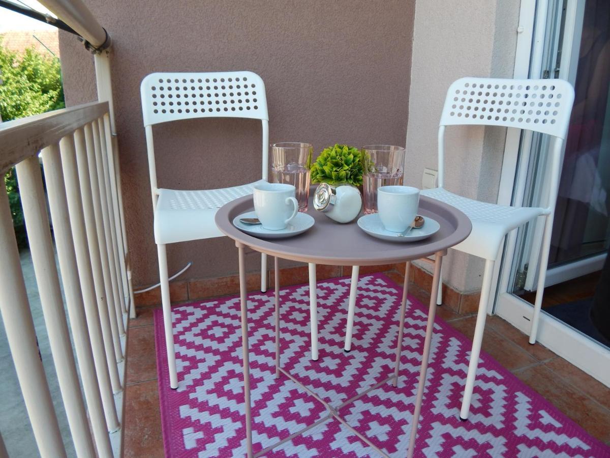 Apartamento Quiet Center Sremska Mitrovica Exterior foto