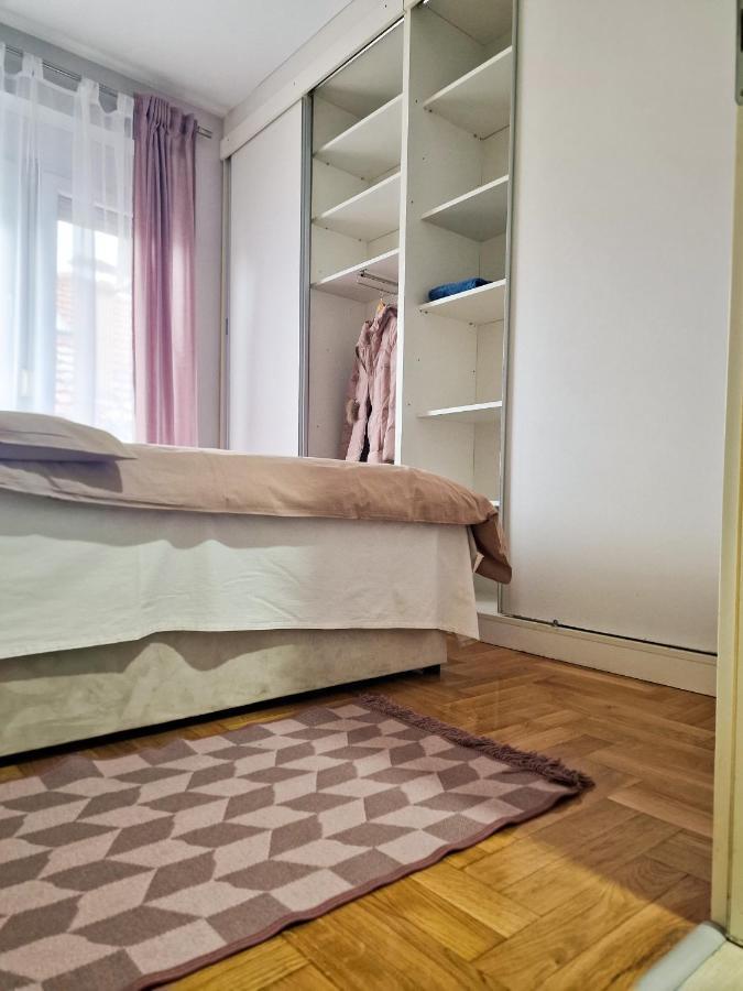 Apartamento Quiet Center Sremska Mitrovica Exterior foto