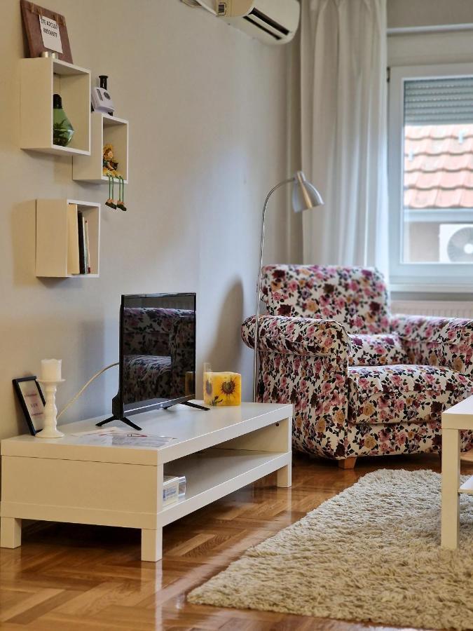 Apartamento Quiet Center Sremska Mitrovica Exterior foto