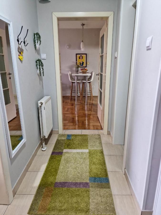 Apartamento Quiet Center Sremska Mitrovica Exterior foto